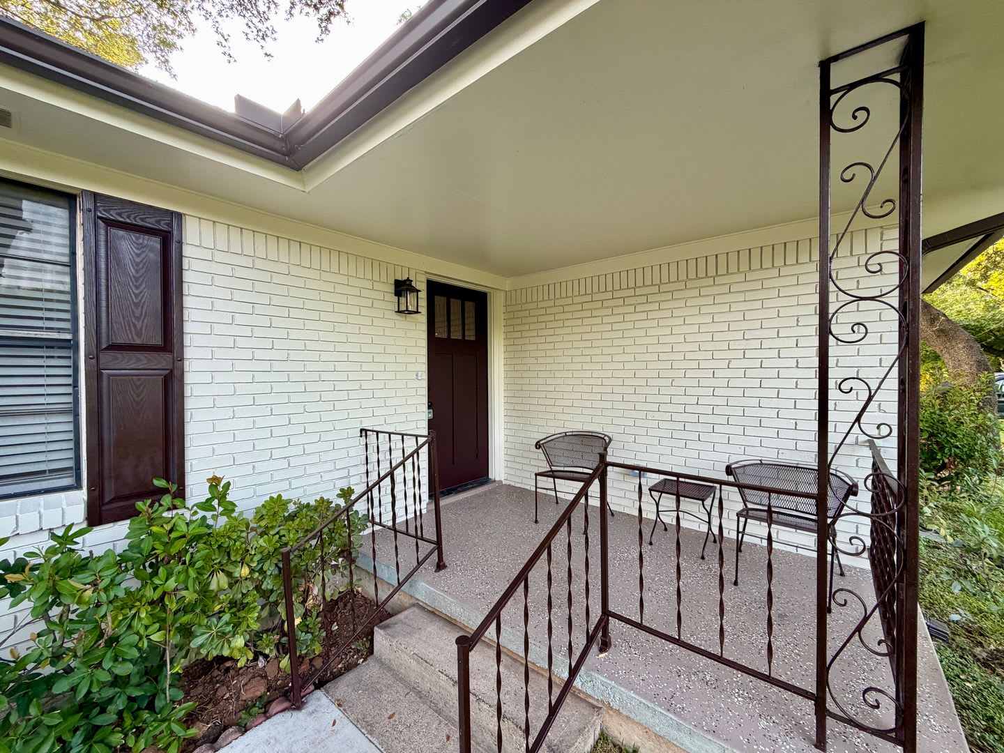 Completely Renovated 3BR / 2BA House – photo 3