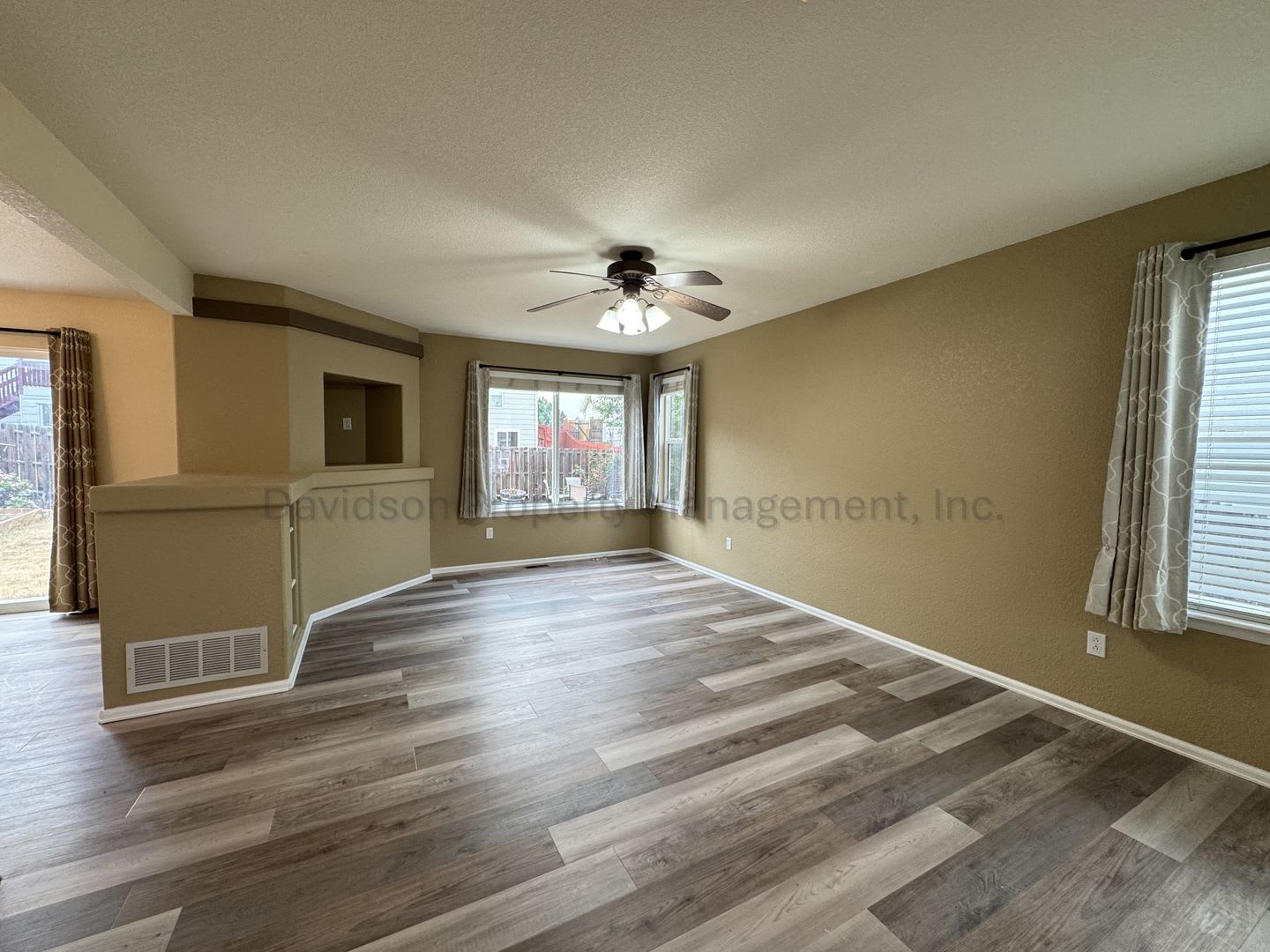 Gorgeous 5 Bedroom House in Stetson Hills – photo 2