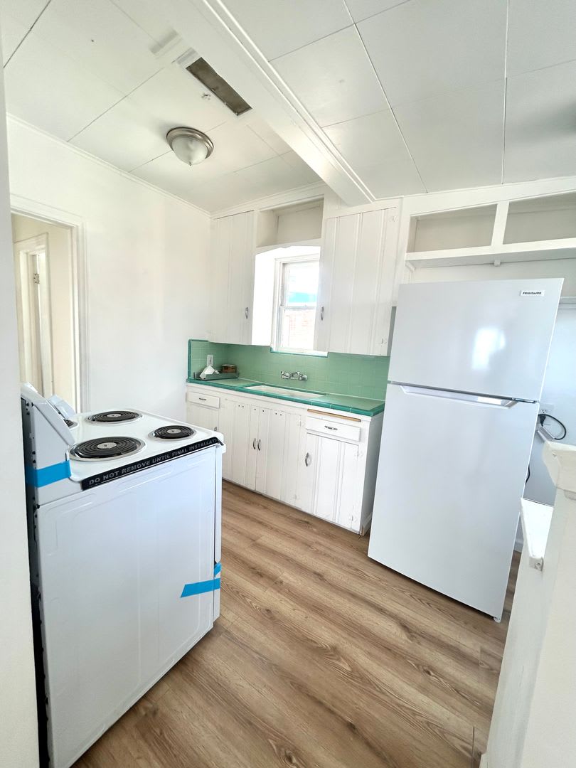 Eclectic 2 Bedroom 1 Bathroom Home – photo 5