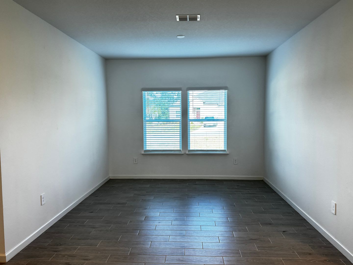 Gorgeous Grand Park North 4/3 with Garage – photo 5
