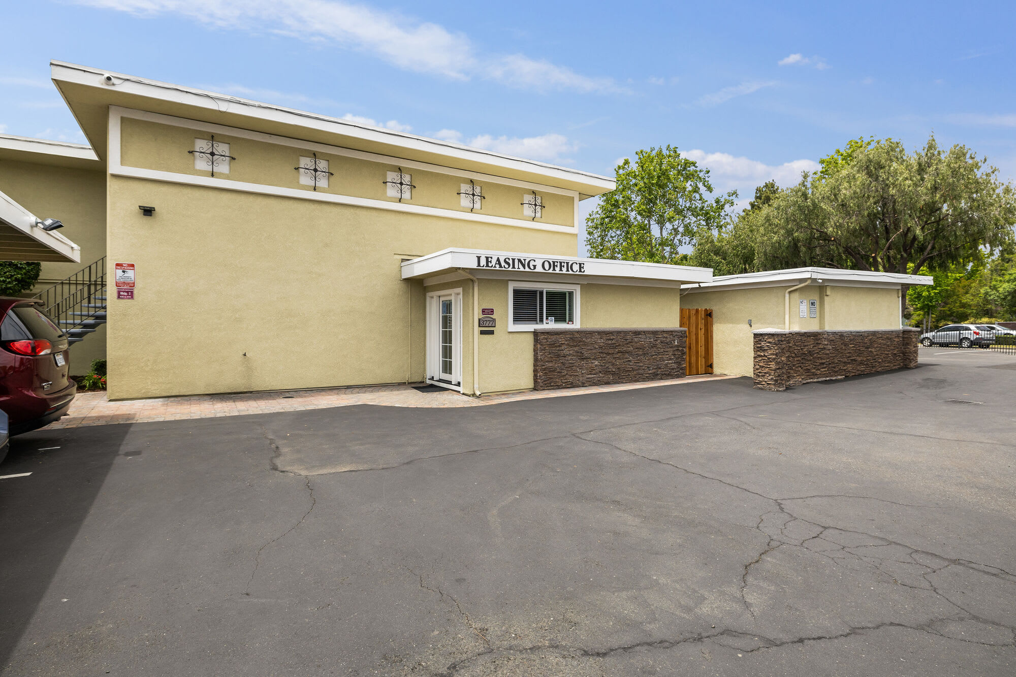 Coronado Apartments – photo 3