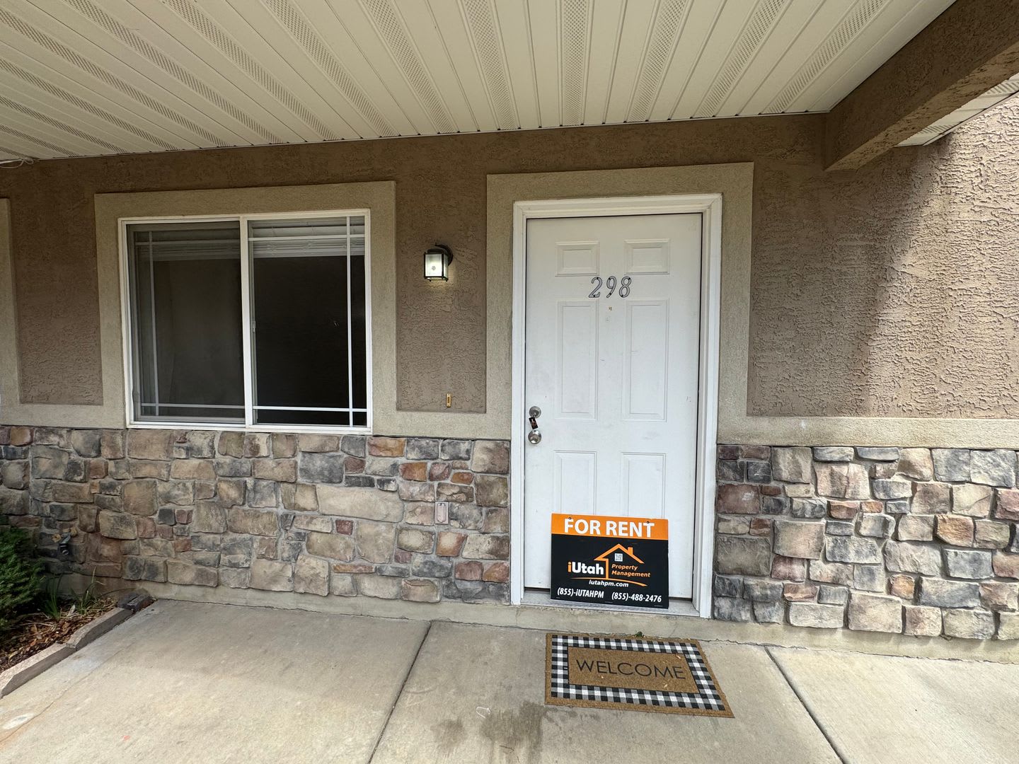3 bedroom 2.5 Bath 1 car garage -Small Dogs Allowed – photo 3