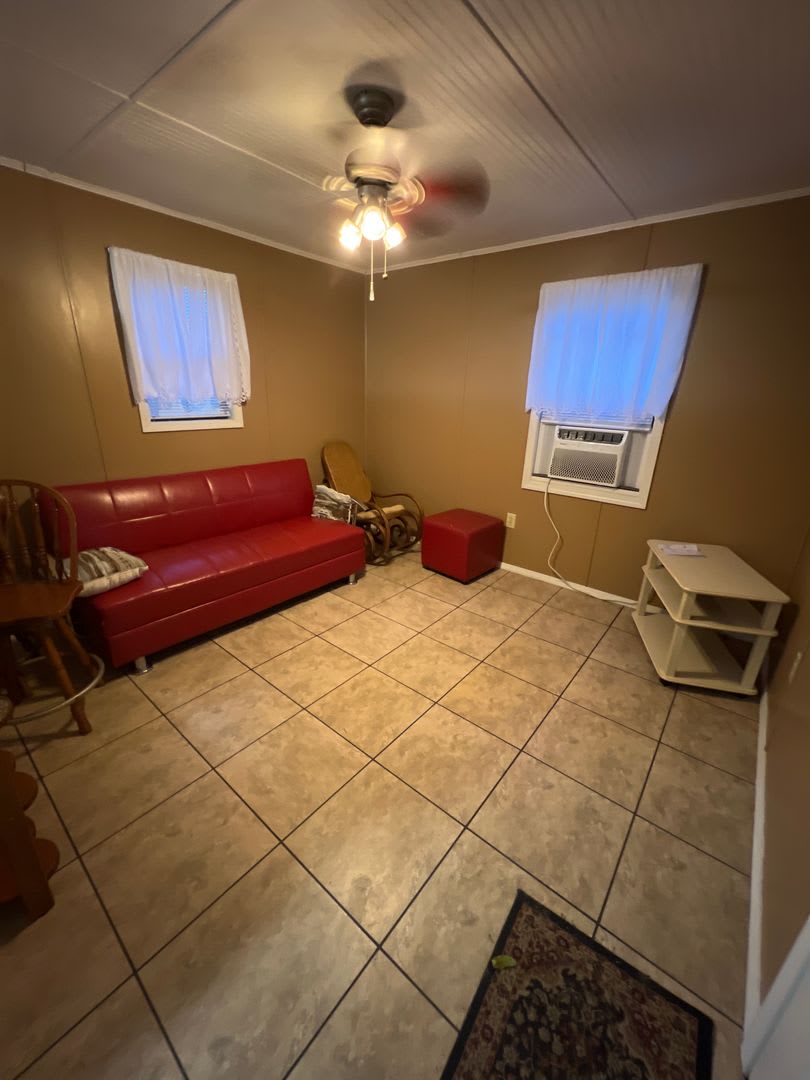 Cute One Bedroom One Bathroom House – photo 2