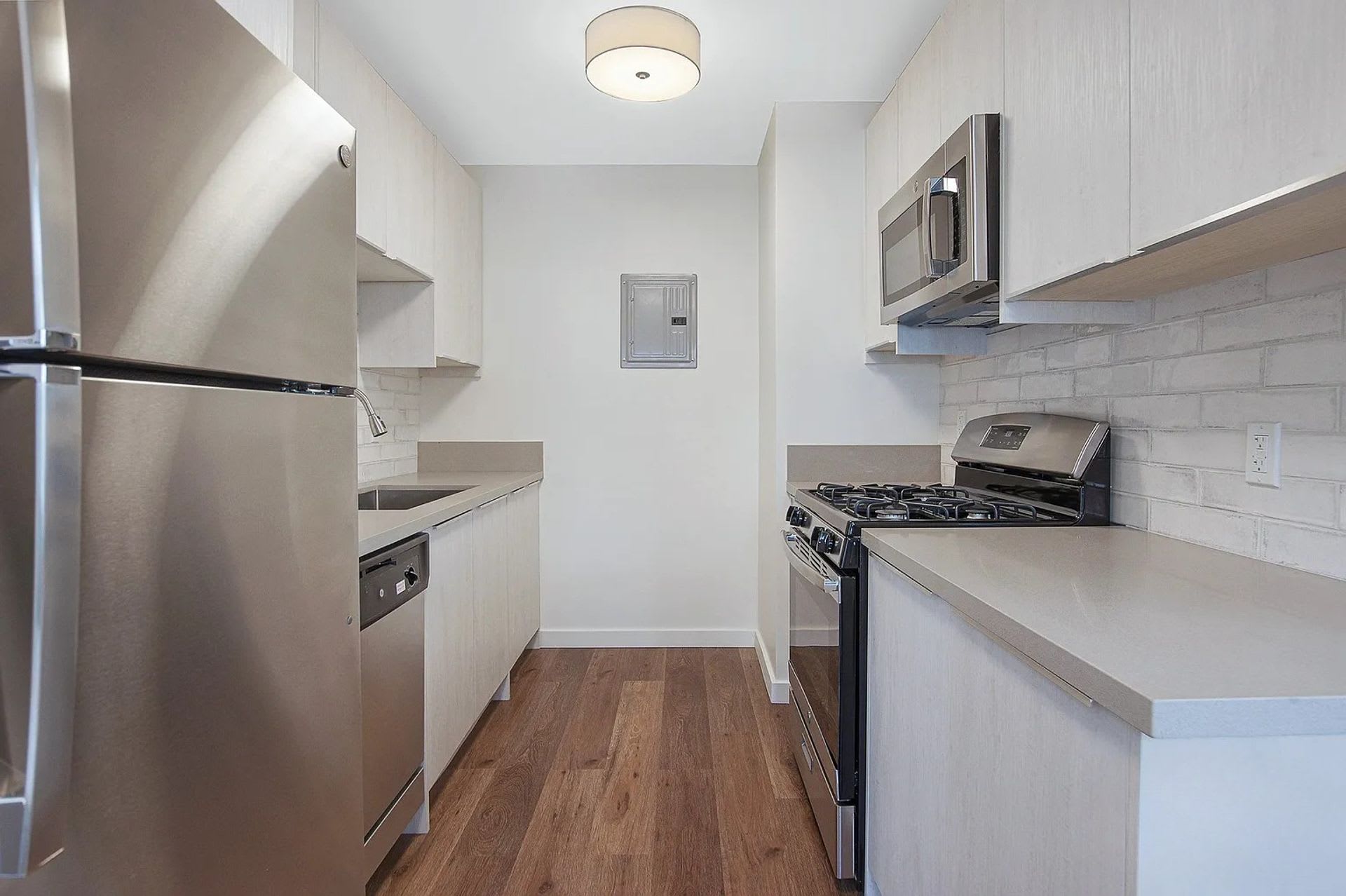 Stylish 1-Bedroom in the Heart of East Hollywood – photo 3