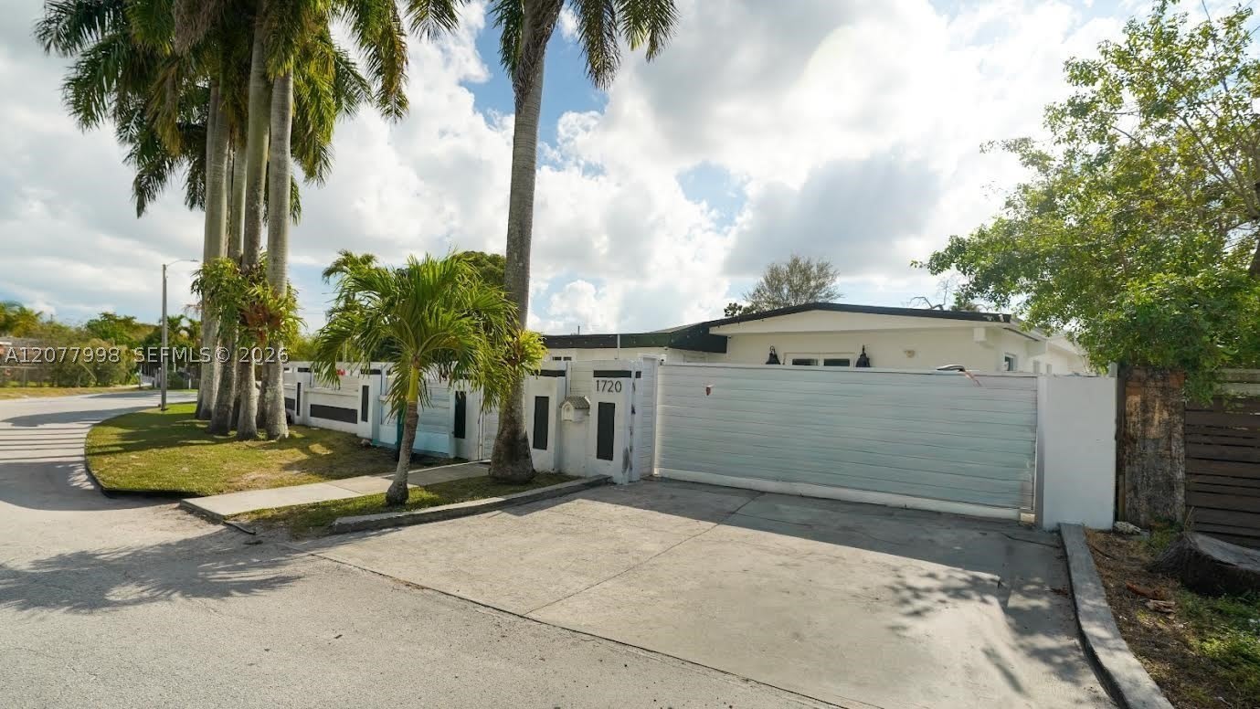 1720 NW 124th Ter – photo 2
