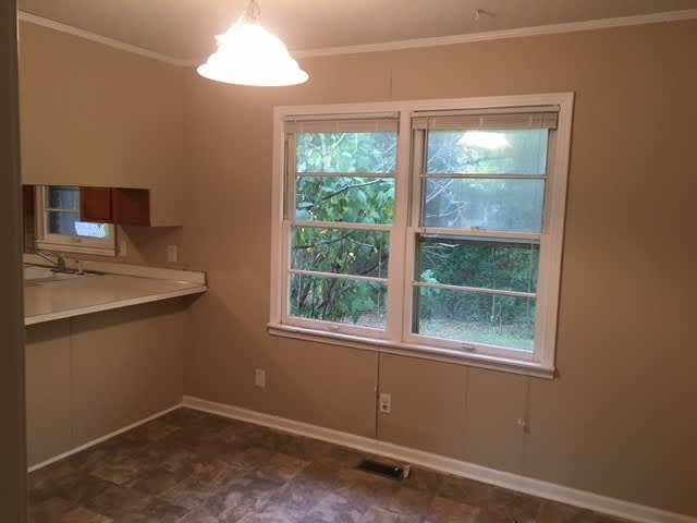 500 Move In Special 500 Off The First Month S Rent A Must See 3 2 Charming Brick Ranch With A Newly Renovated Kitchen – photo 3