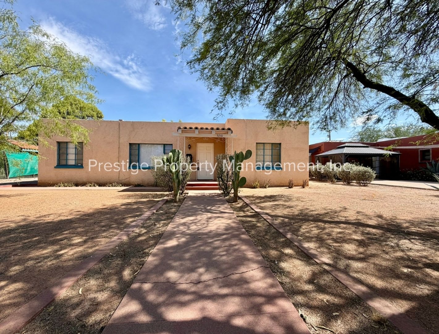 Spacious With Vintage Charm- 2/1 Centrally Located and Waiting For You! – photo 1