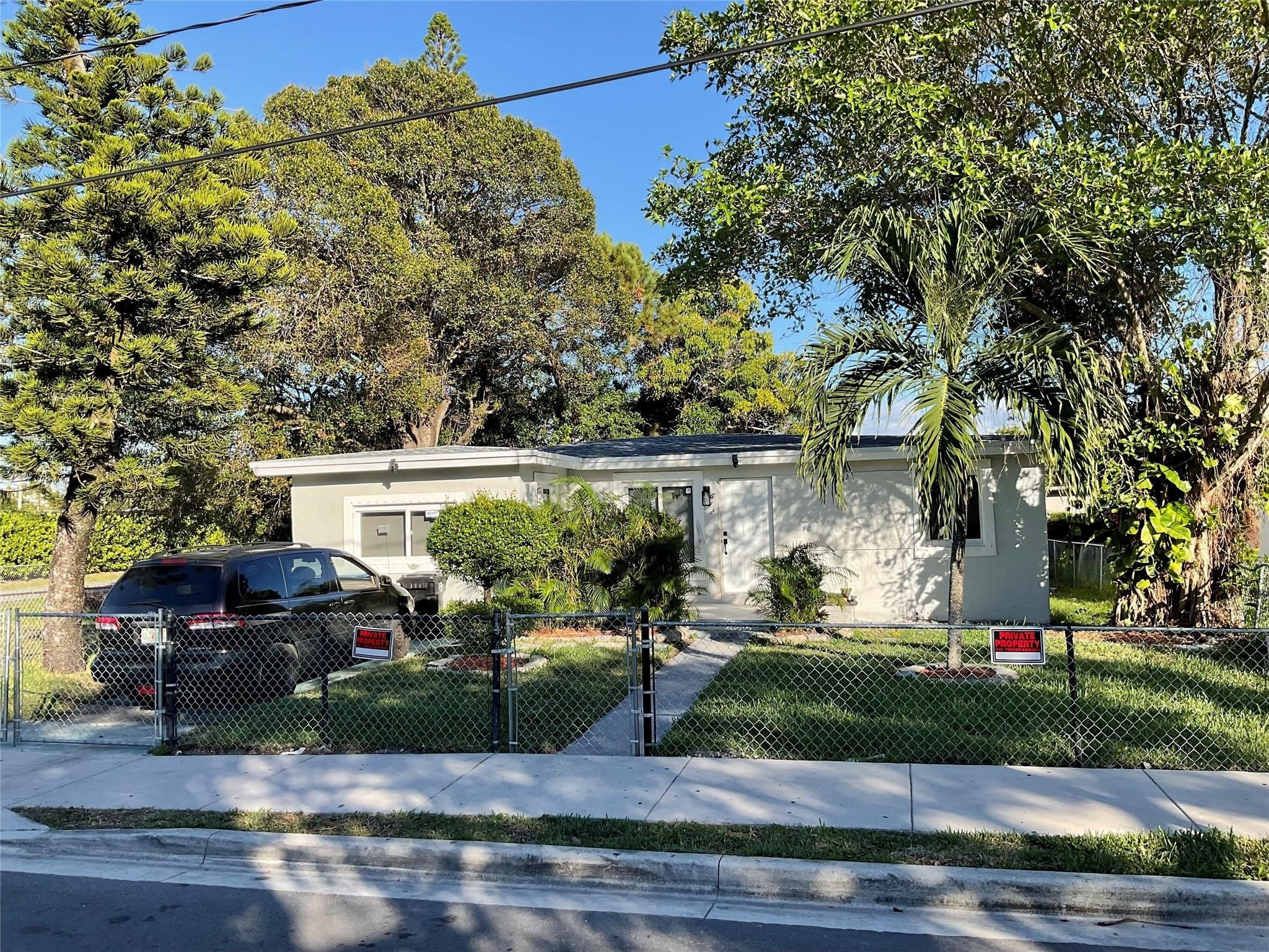 642 NW 14th Way – photo 1