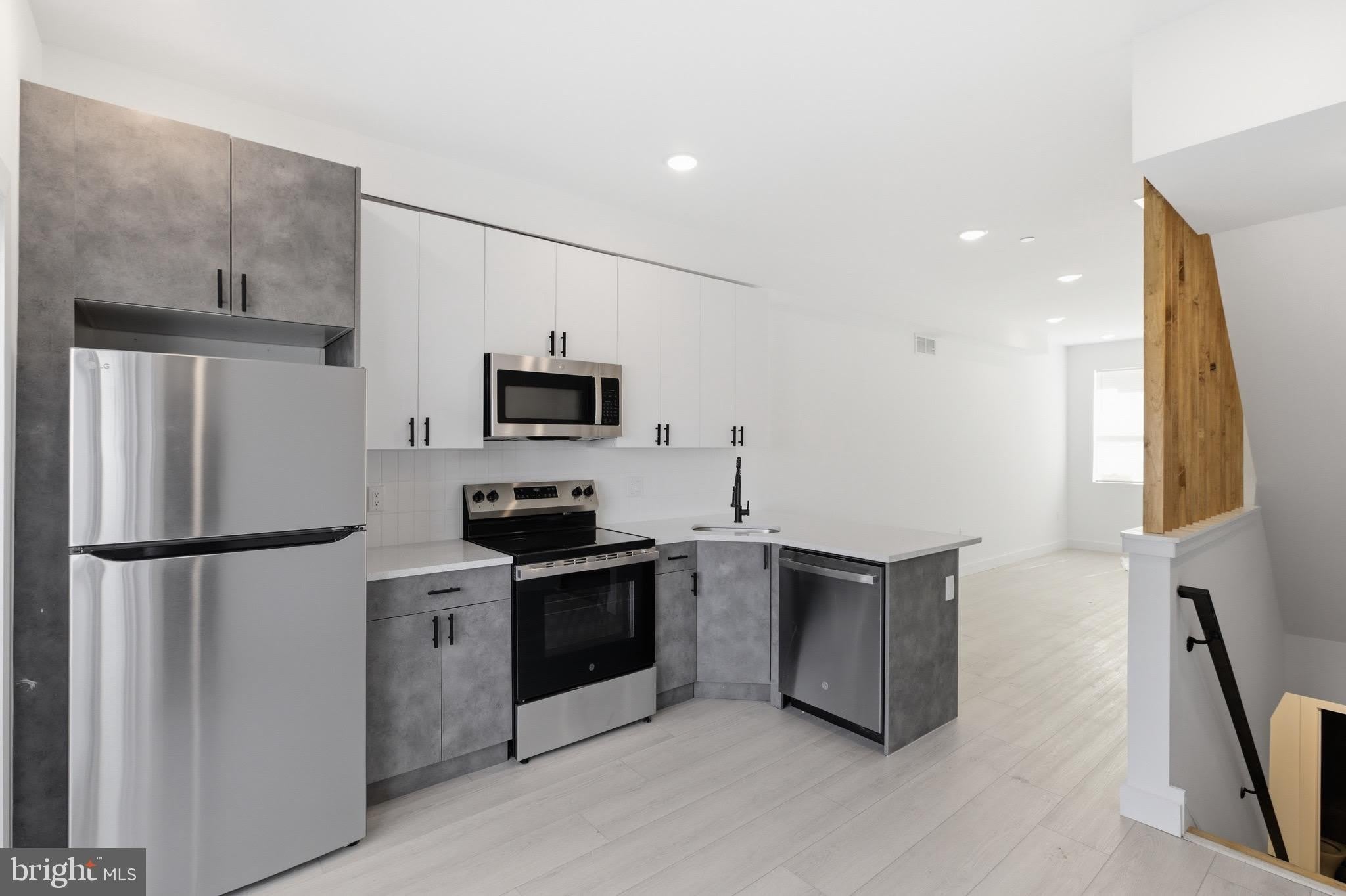 1032 W ORLEANS Street – photo 5