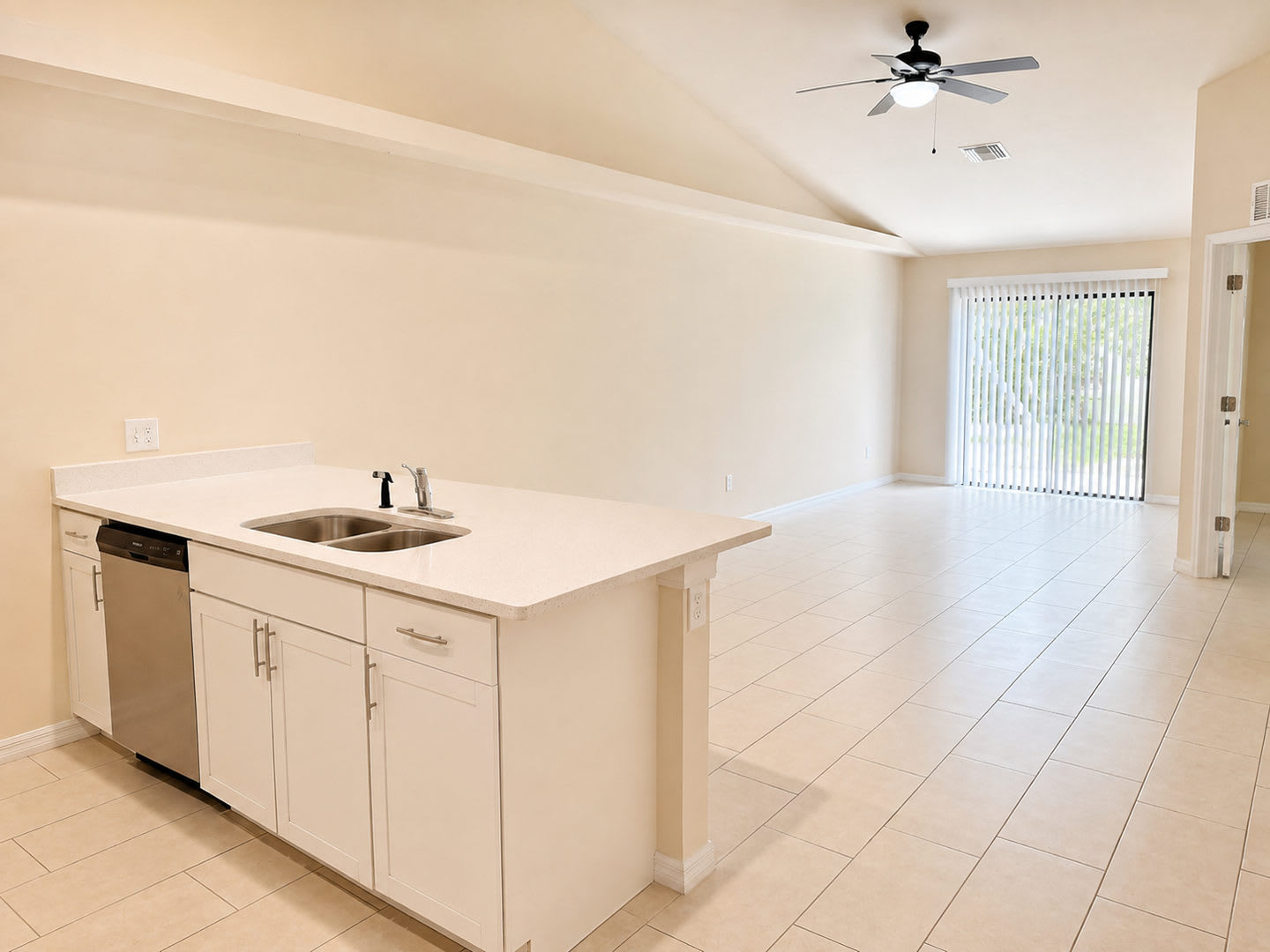 3 bedroom 2 bath 1 car garage – photo 4