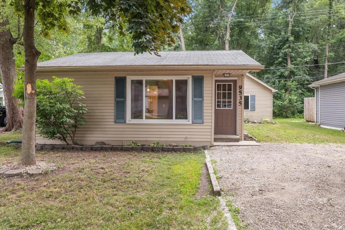 9535 Listeria Street – photo 2