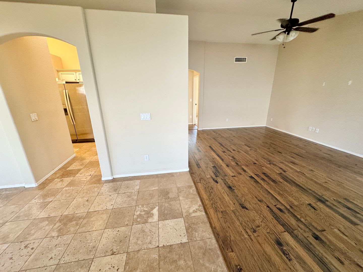 Beautiful 3 bed/2 bath home with tons of upgrades in Gilbert! Close to downtown! – photo 3