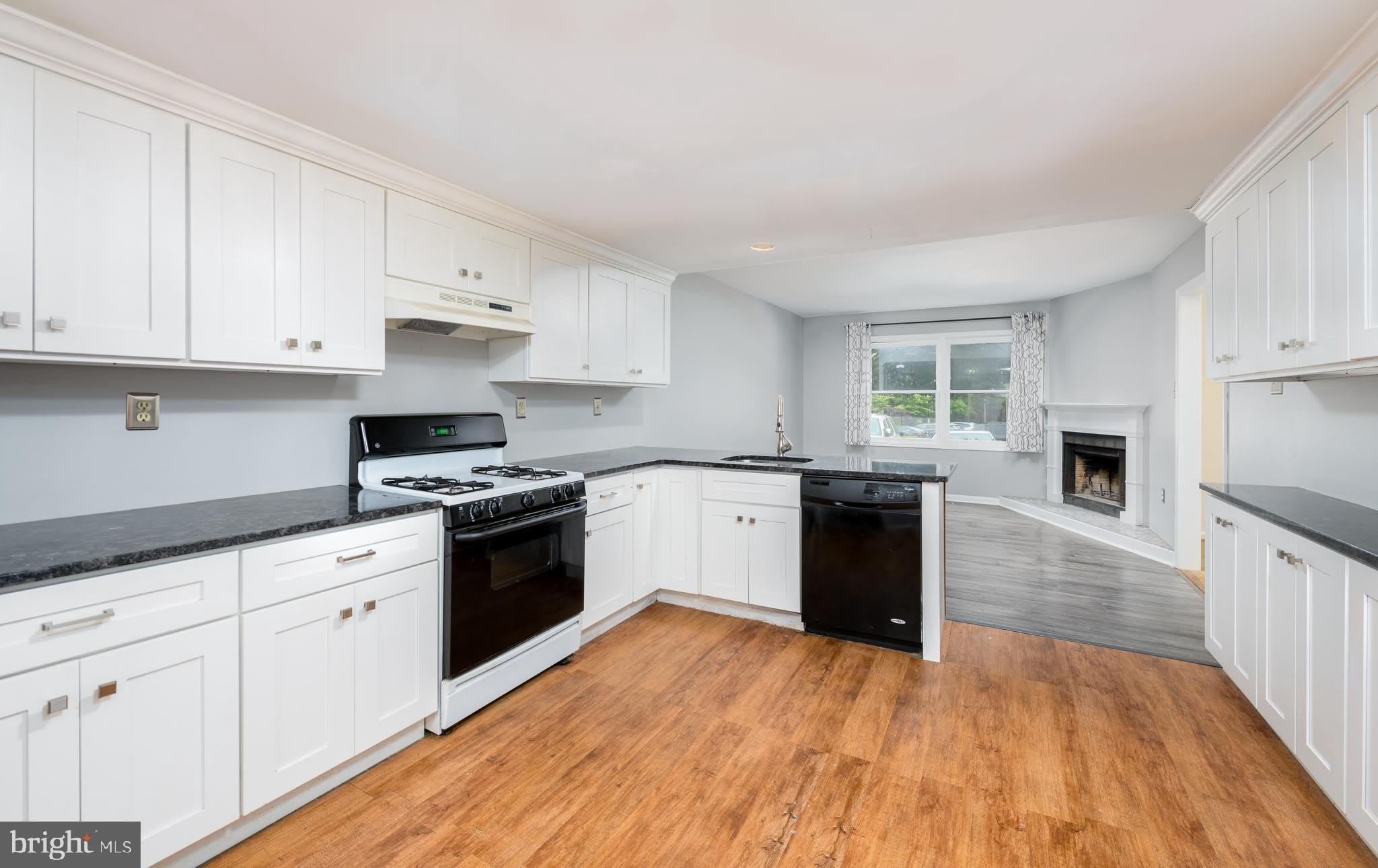77 BUNKER HILL Court – photo 4