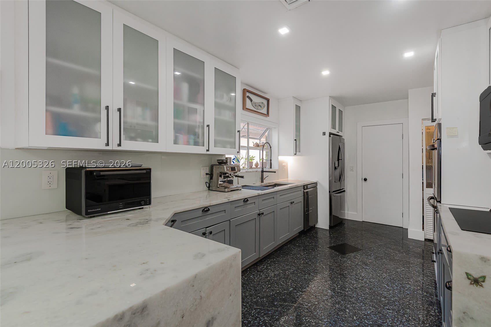9048 Carlyle Ave – photo 5