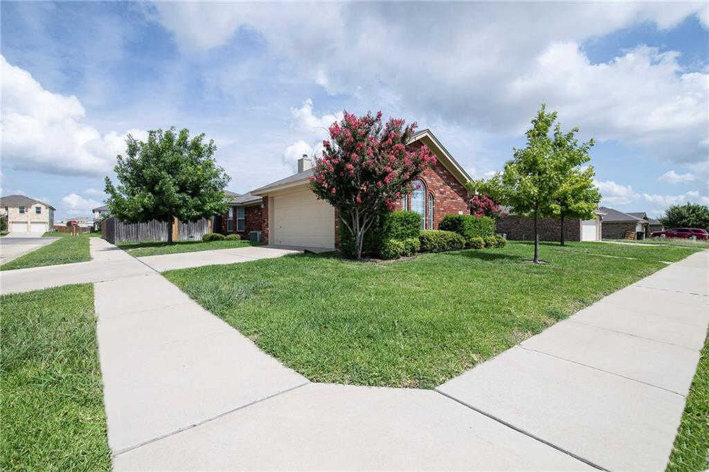 2605 Wisteria Lane – photo 2
