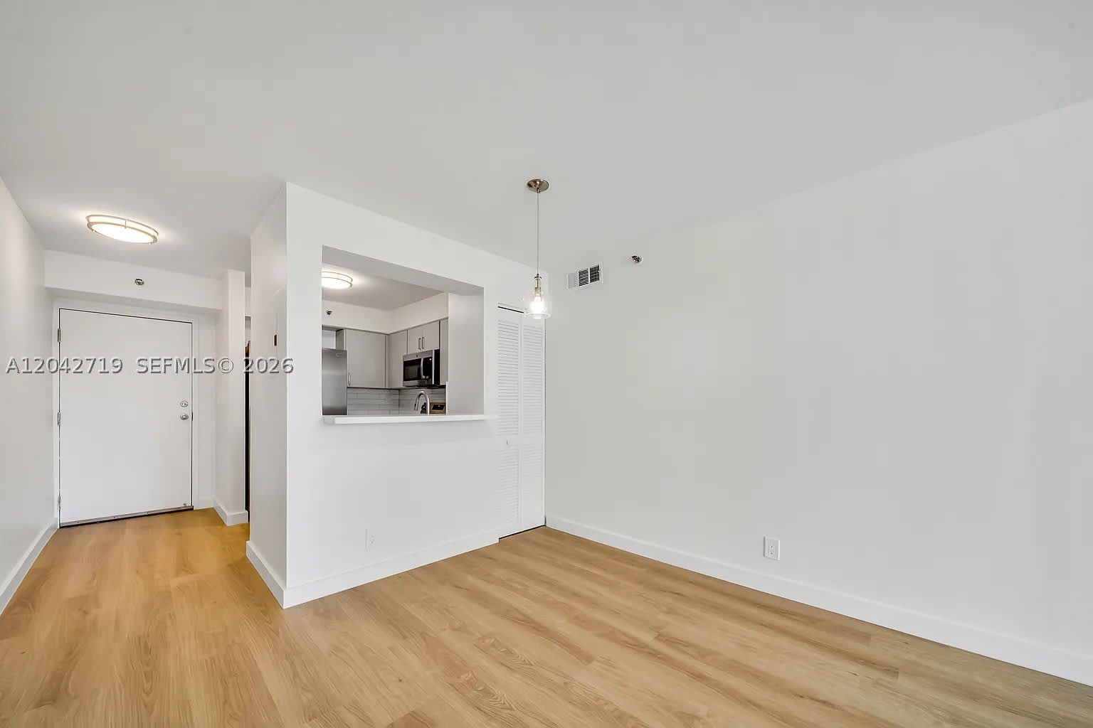 501 SW 1st St – photo 5