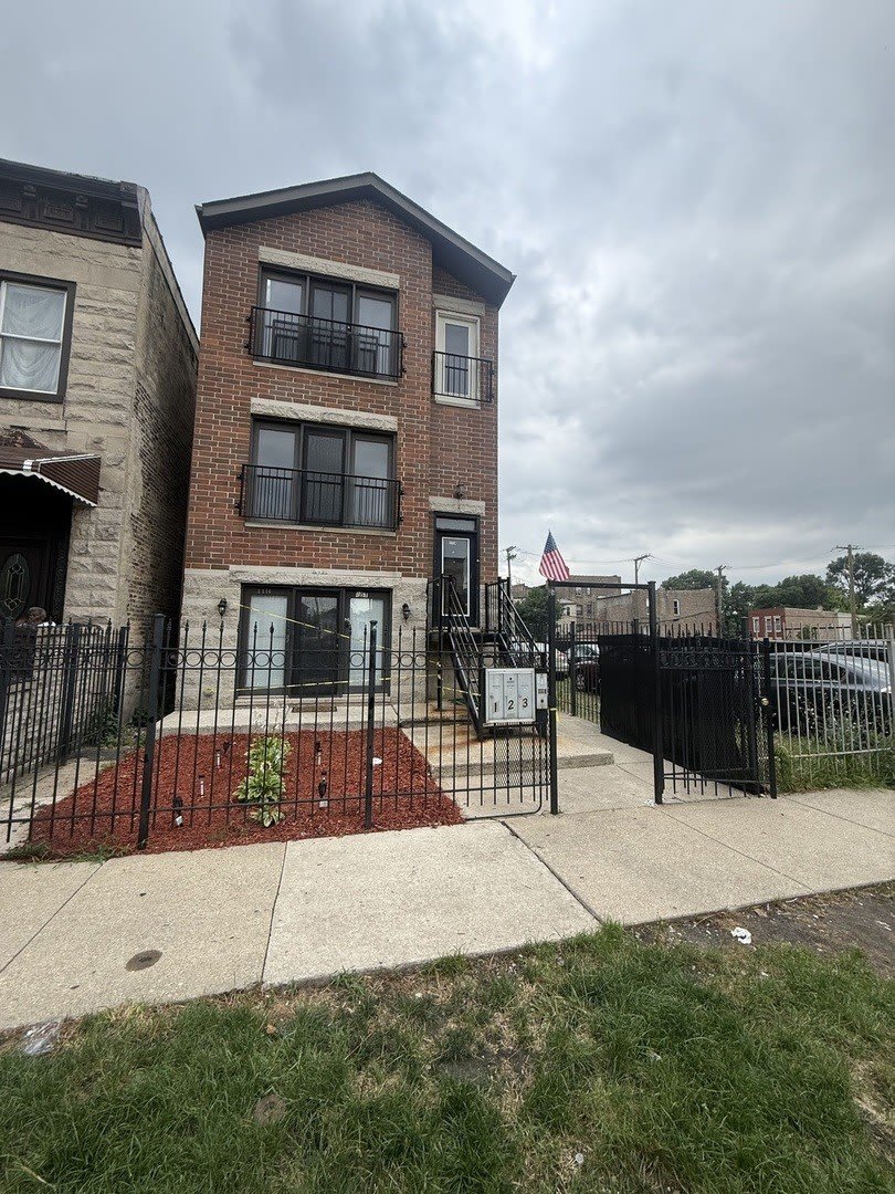 1114 S Albany Avenue – photo 1