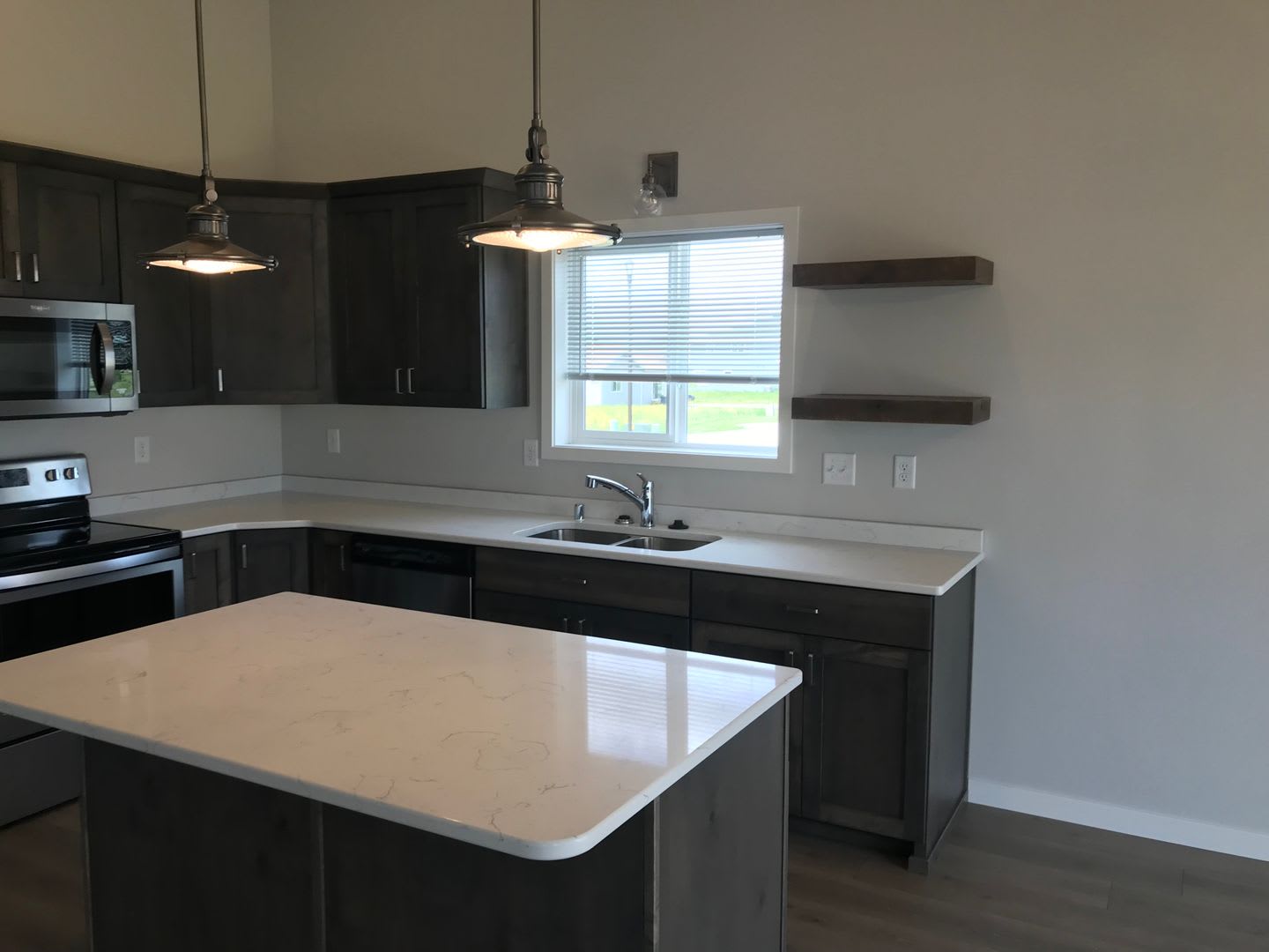3 Bed 3 Bath Single Family Home – photo 3