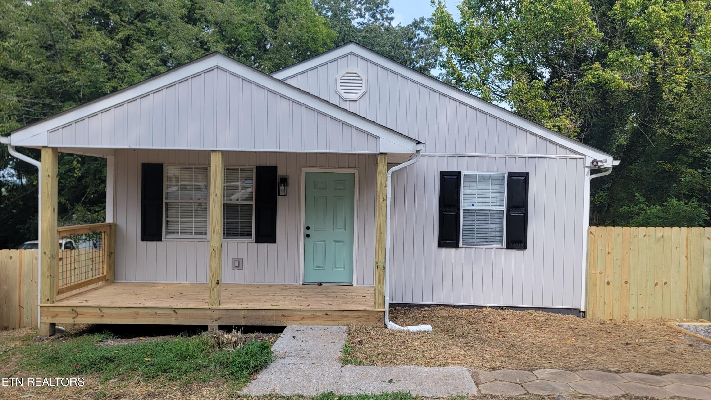 2911 Hillside Ave – photo 1