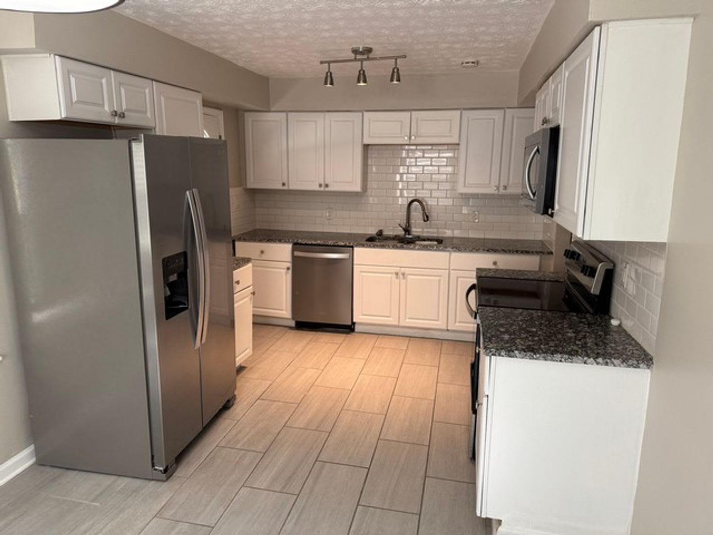 Updated 3 Bedroom/2 Bath Bungalow in Great Location! – photo 5