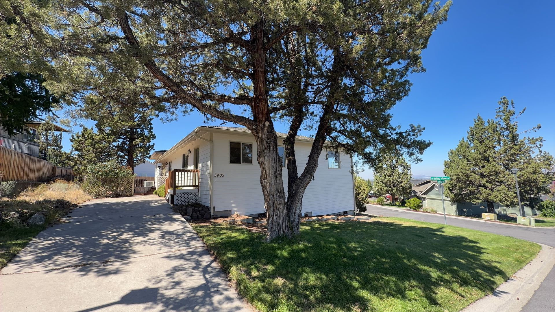 3 Bedroom / 2 Bathroom Home with Large 2 Car garage With Shop Area and RV – photo 3