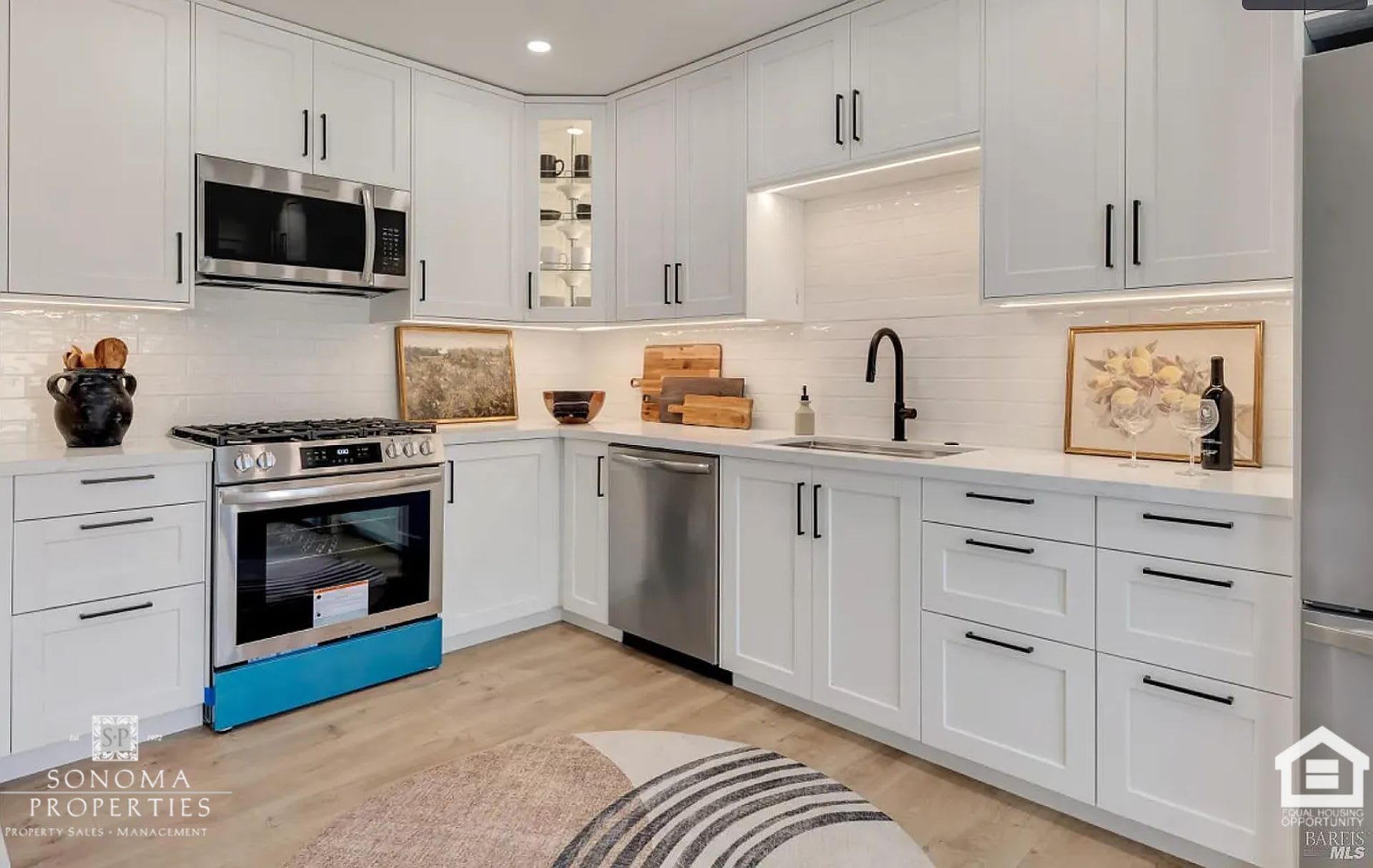 Modern Downstairs 2-Bedroom Unit Minutes from Sonoma Plaza – photo 3