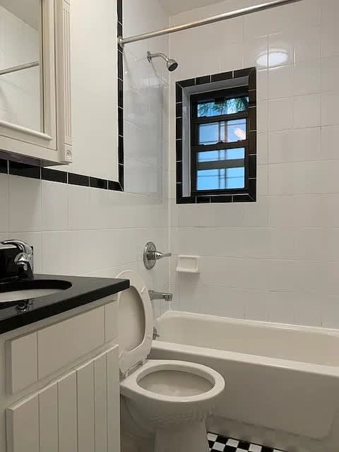 508 W 29th St – photo 4