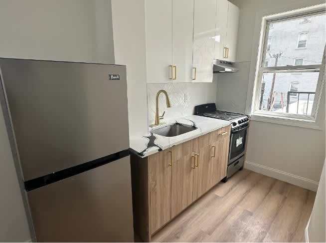 770 West Side Ave – photo 1