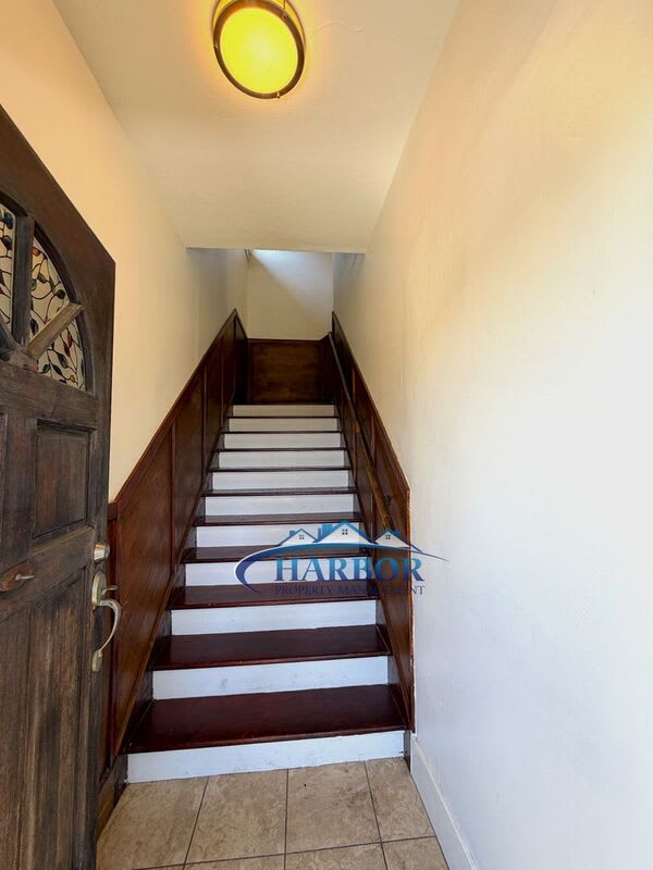 362 W 10th Street – photo 3