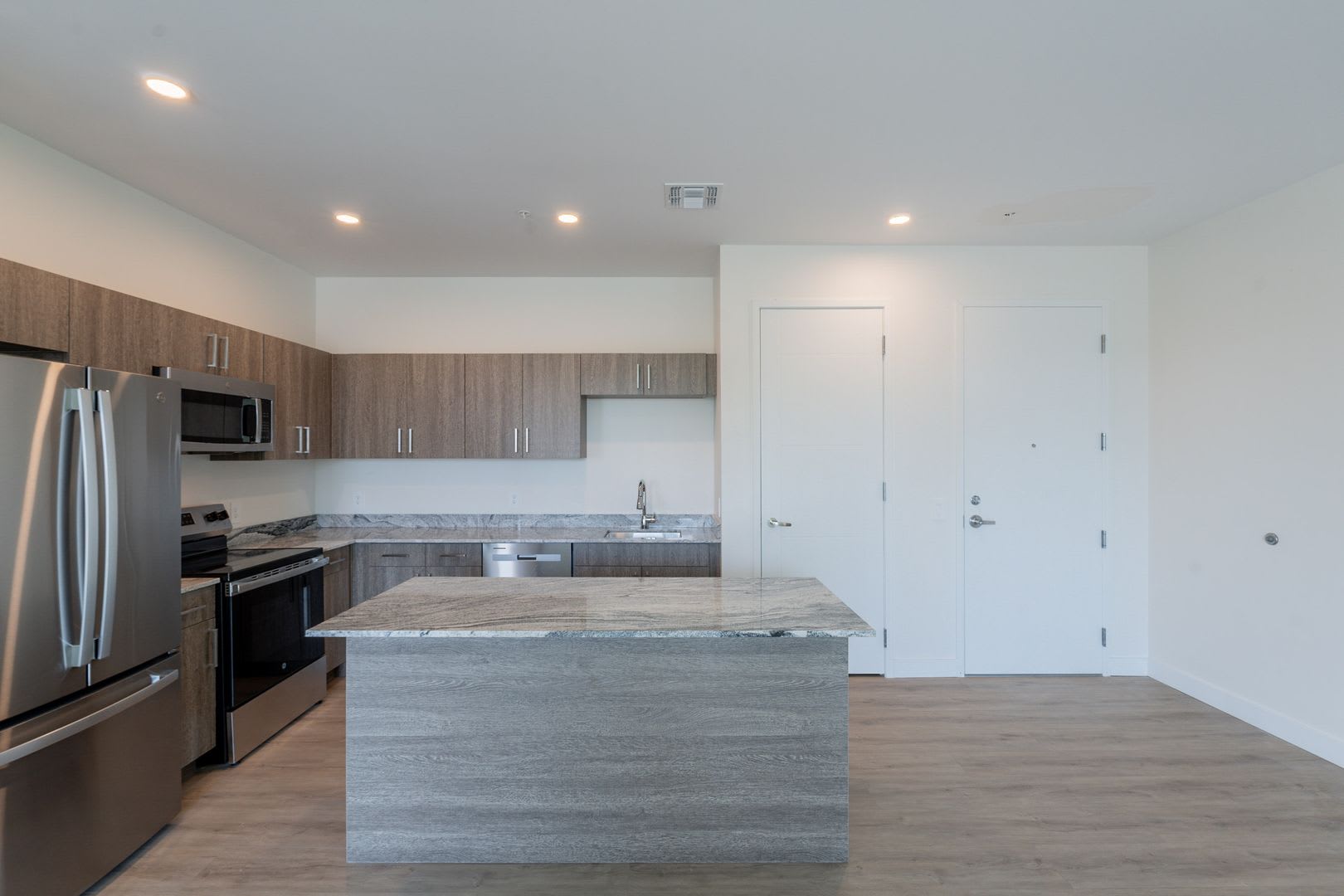 The Flats: Just Built! Fresh & Modern 2 Bed, 2 Bath Apartment – Ask About Our Move-In Specials – photo 4