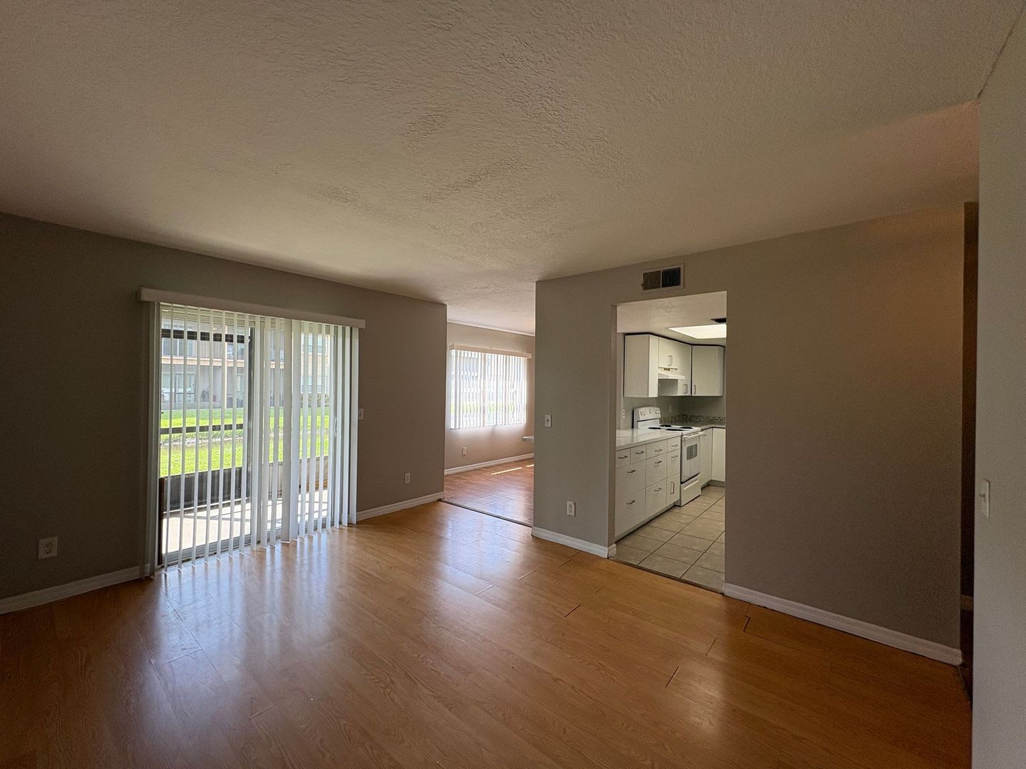 2 Bedroom 2 baths Condo at Hawthorn Village, Orlando, Florida – photo 5