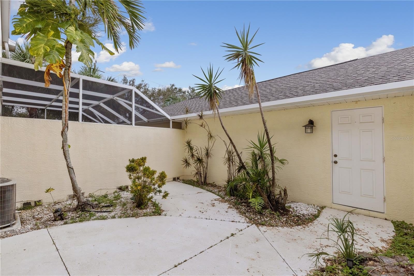 5650 SIMONTON Street – photo 2