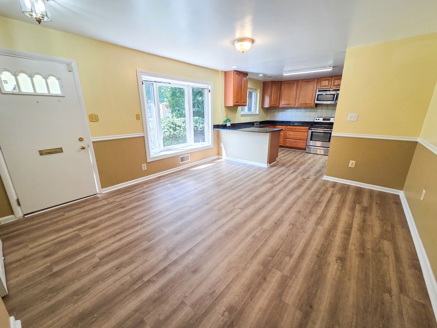 Fantastic 4 bedroom, 2 full bath, 2 half bath home in Close in Silver Spring! – photo 4