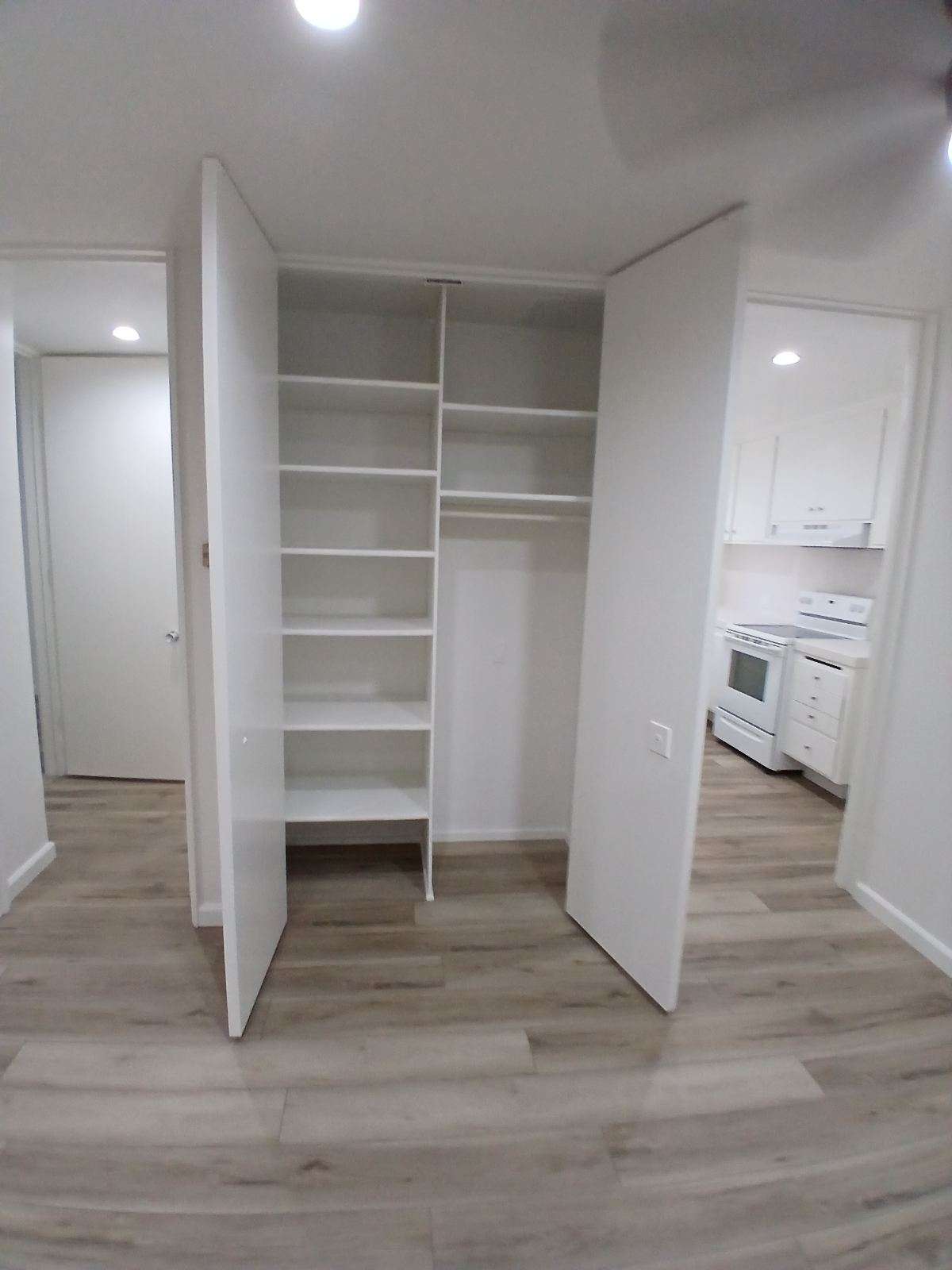 533 S Hudson Ave – photo 2