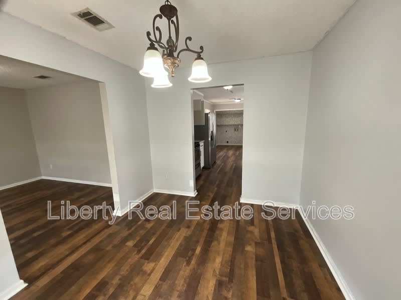 1635 Latham Ct – photo 4