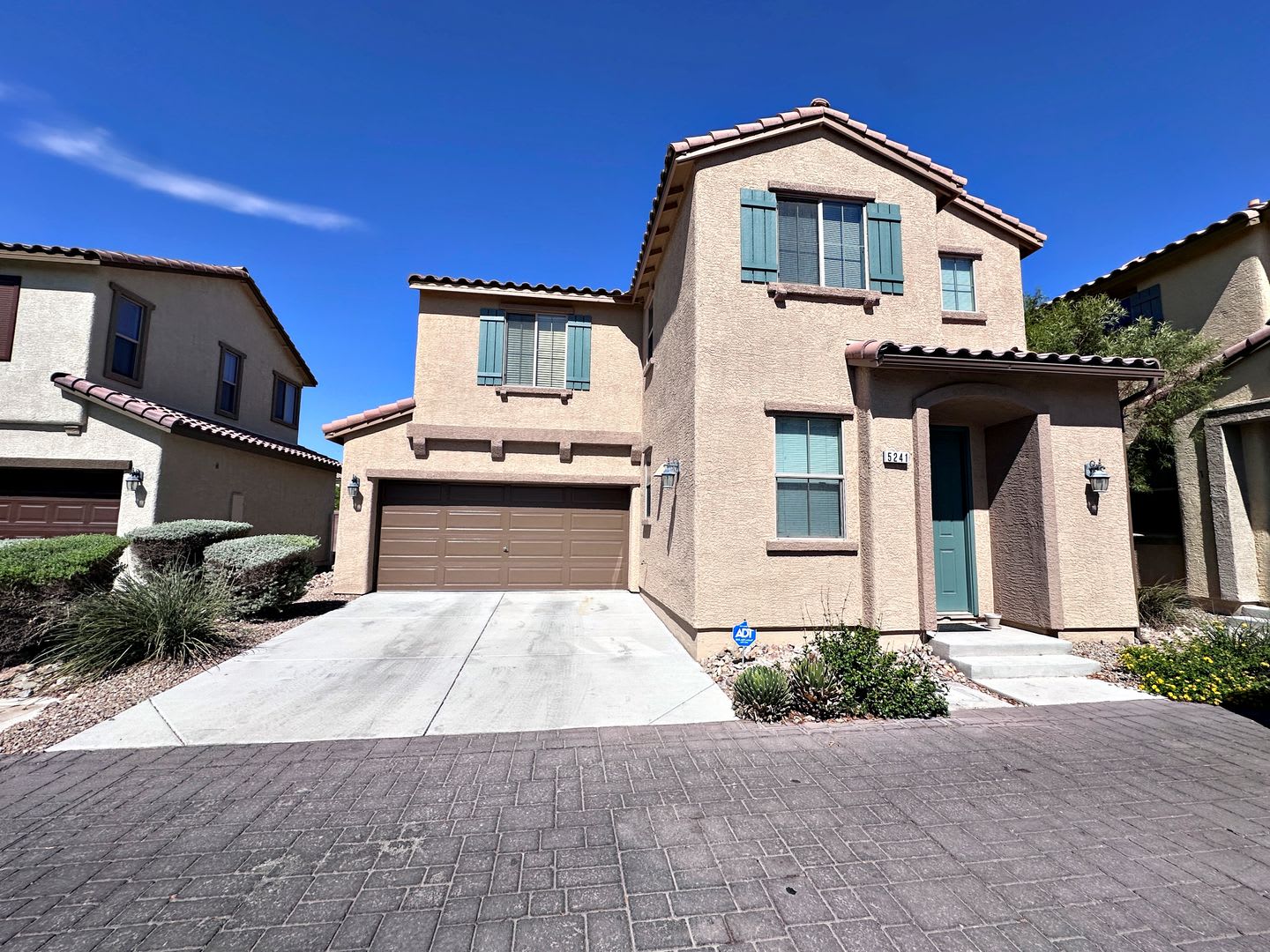 Spacious 3 Bedroom Home In Gated Community With Pool Private Backyard – photo 2