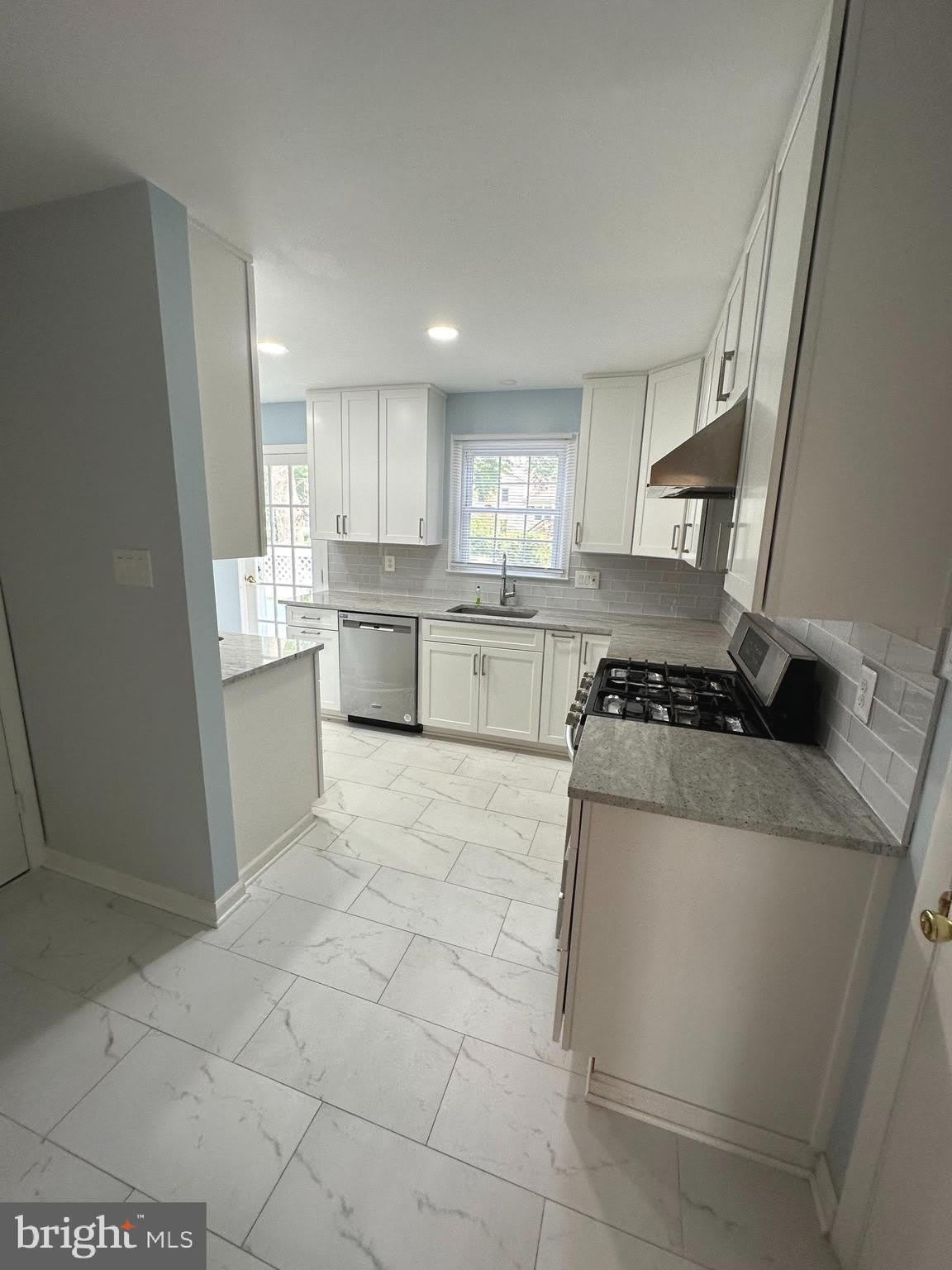 13524 ELLENDALE Drive – photo 5