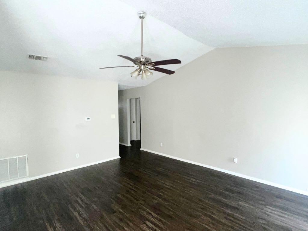 917 Nicole Dr – photo 3