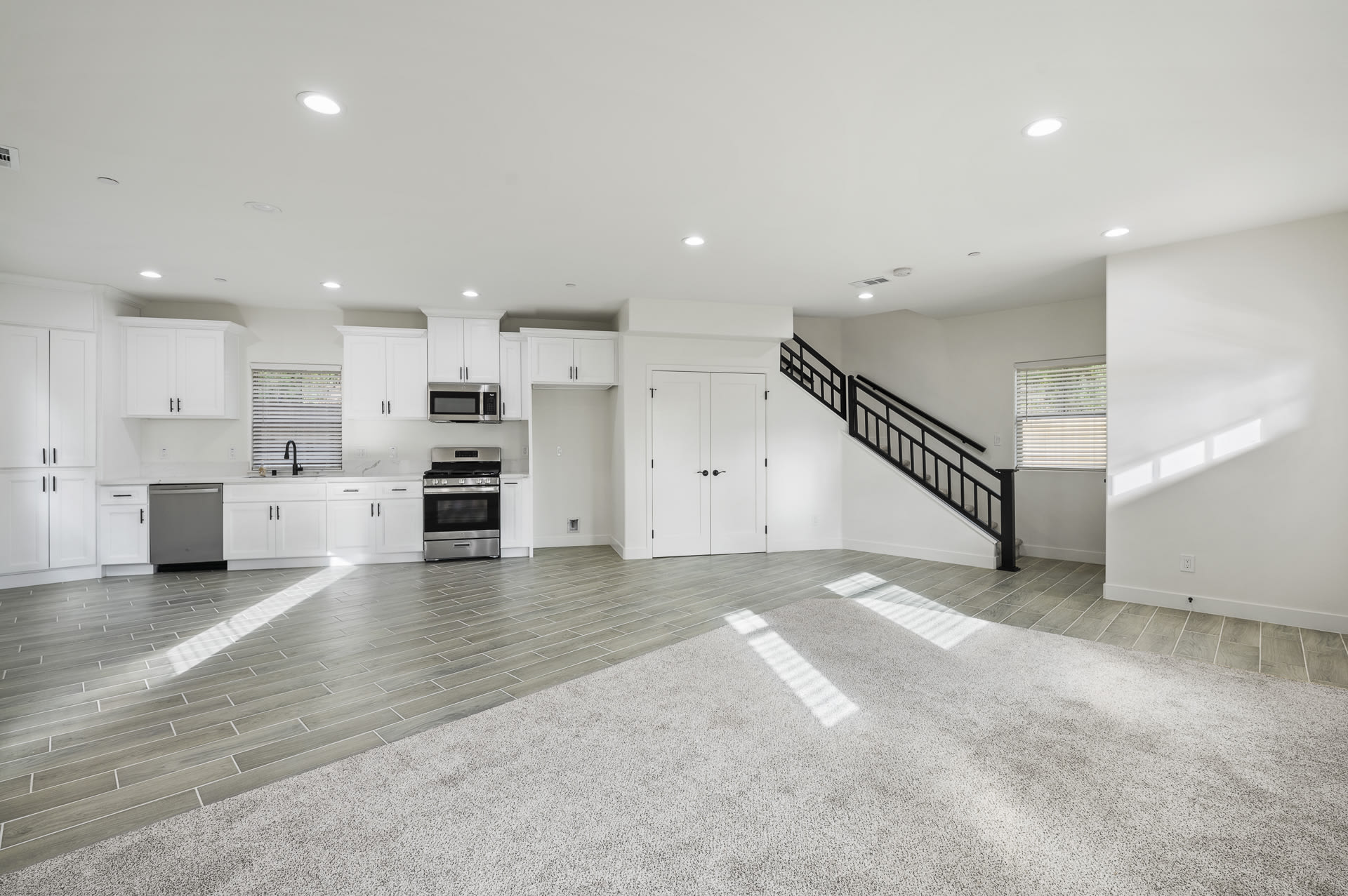 915 E Central Ave – photo 4