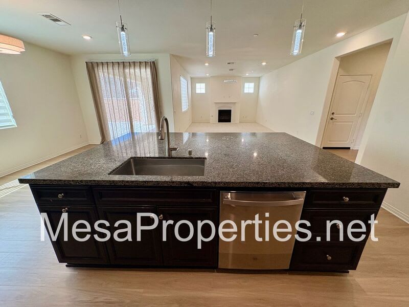 3244 E Yellowstone Drive – photo 5