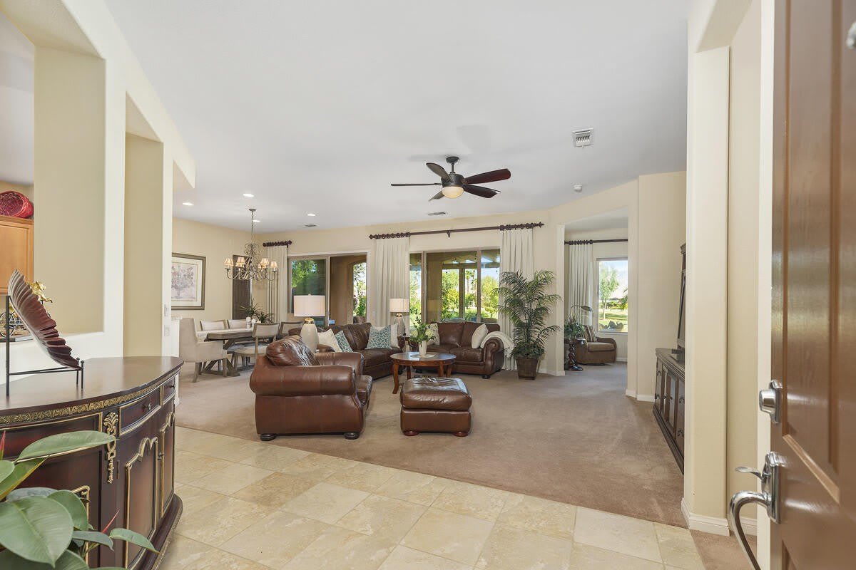 81126 Avenida Lorena – photo 5