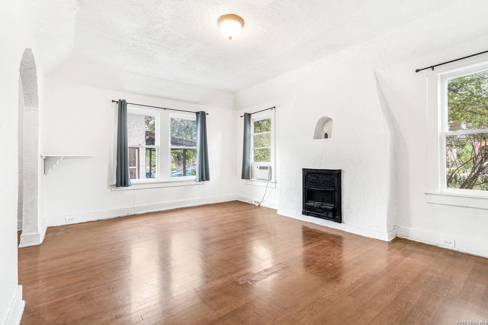 1434 HICKS AVE – photo 4