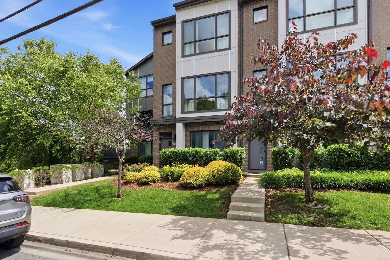 12 South Living Reimagined Modern 3Bd 3 5Ba Townhome With 2 Car Garage Washer Dryer Included 500 Rent Credit Lease By Sept 1St – photo 1