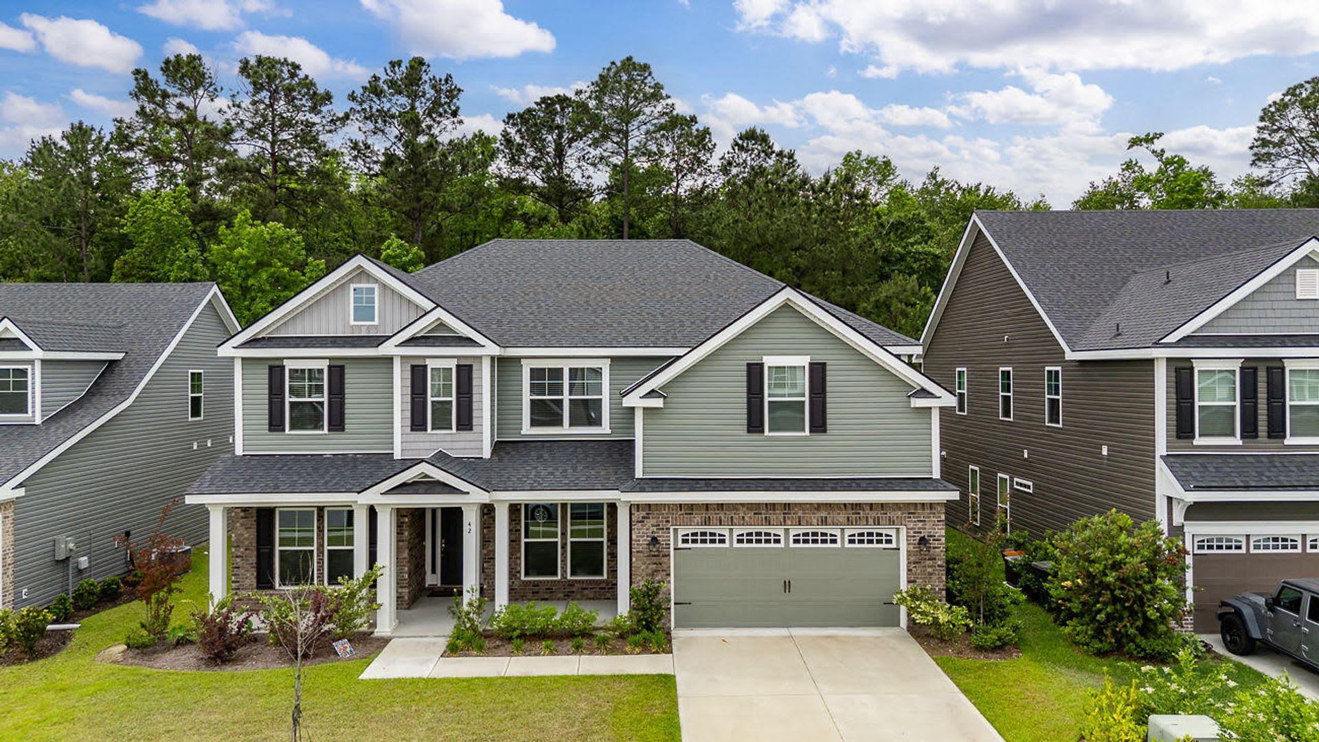 Elegant Savannah Living – 5BR Home with Spacious Primary Suite & Dual Living Spaces – photo 1