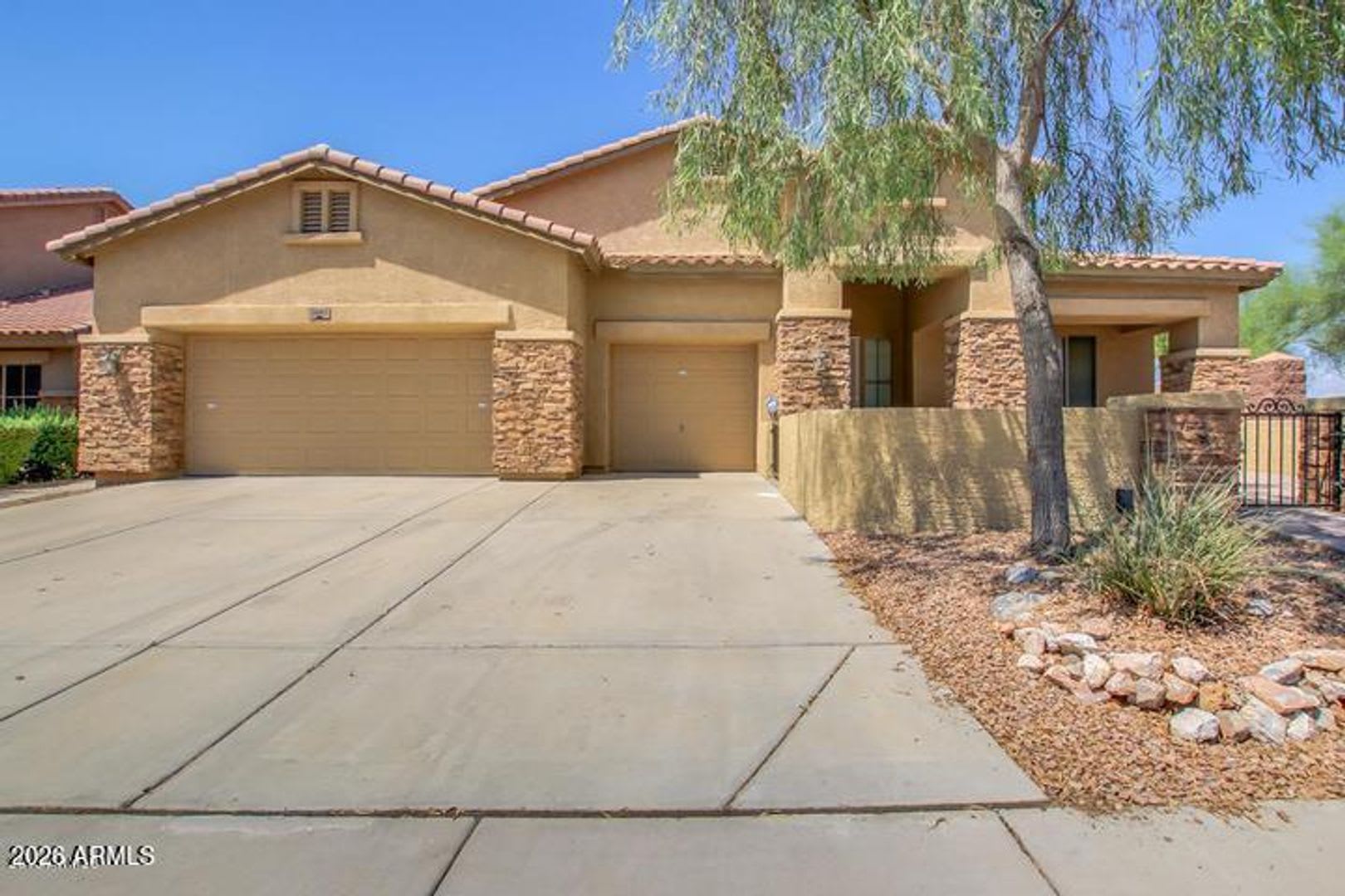 Gorgeous 4 bed 3 bath Single Level Home in Norterra Area – photo 1