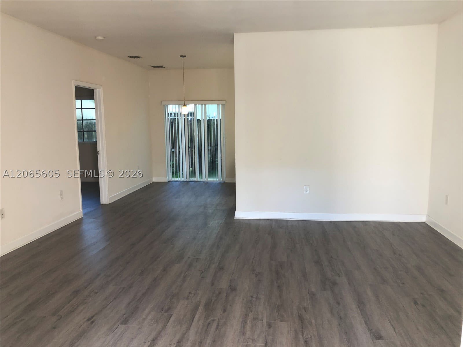 2733 NE 3rd Ct – photo 4