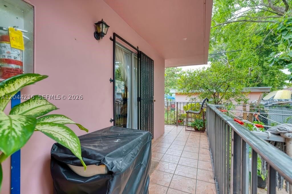 519 NW 10th Ave – photo 2