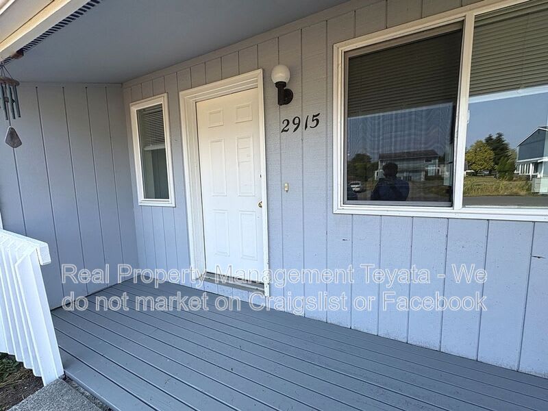 2915 Moore St – photo 2