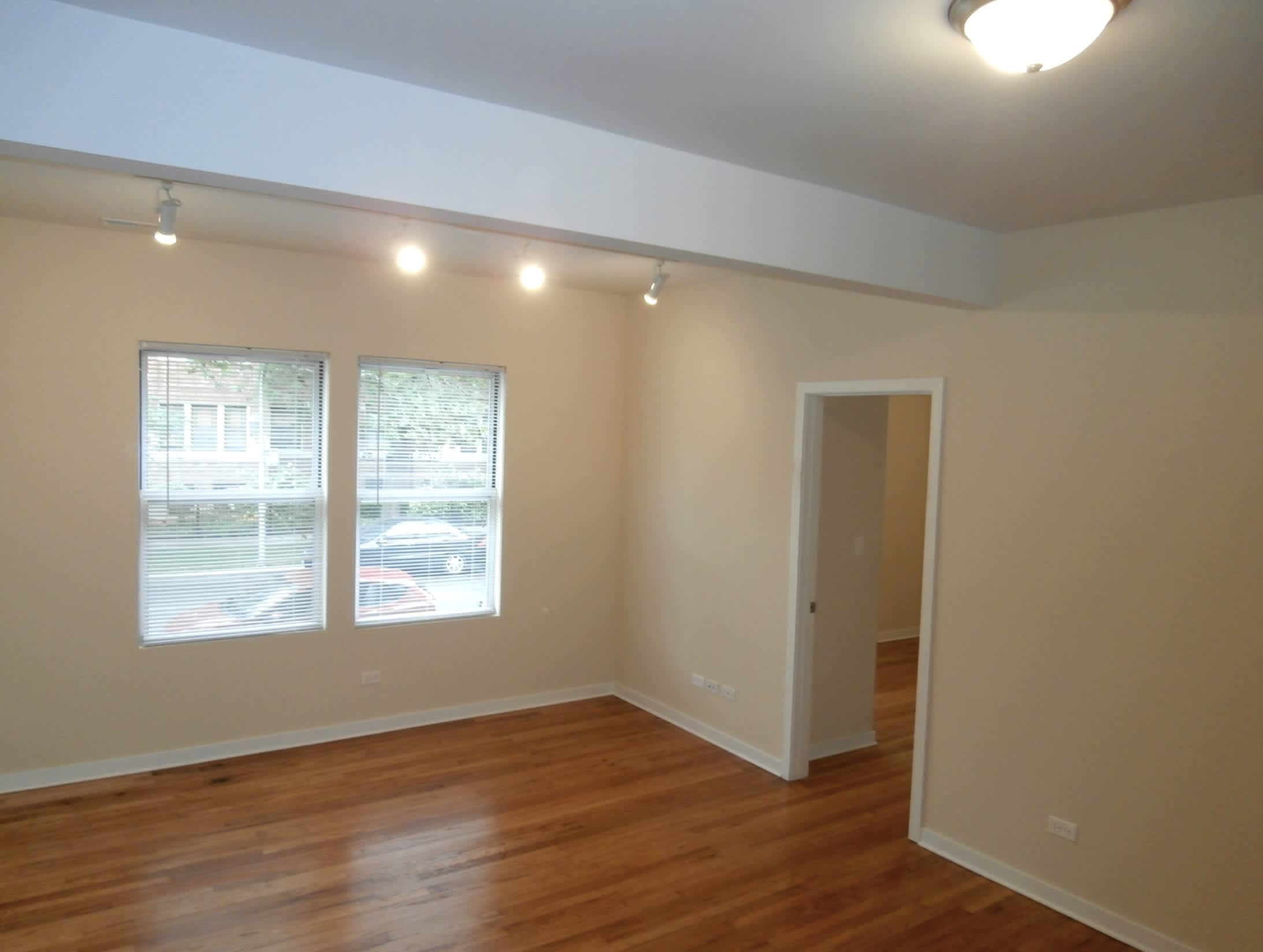 6975 N Greenview Ave – photo 4