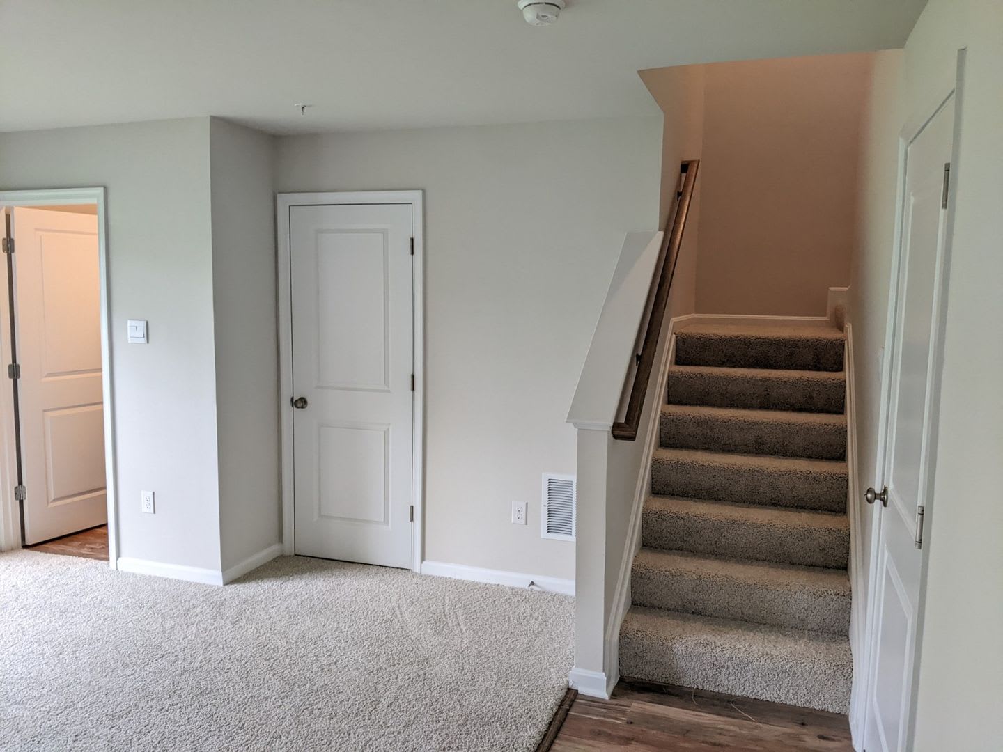 Three Level Townhouse In The Preserve At Tuscarora Creek Community Ready By Mid September – photo 3